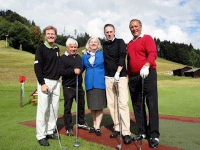 Golfvergnügen am Fronleichnamstag. Erst am Golfplatz Ramshushof, am Abend bei der Siegerehrung.