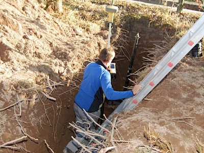 Langläufer warten auf Schnee