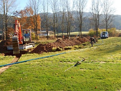 Langläufer warten auf Schnee