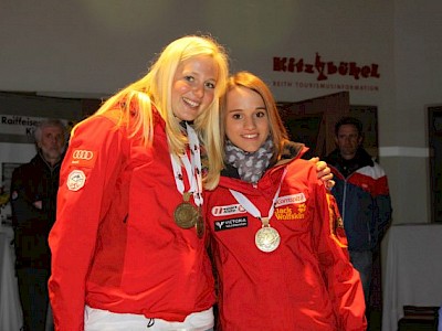 Lisa Hauser mit ihrer Teamkollegin Christina Rieder.