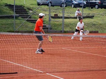 Spiel, Satz und Spaß am Tennisplatz