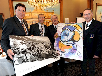 Von links: Josef Chodakowsky (Präsident SCA), Peter Mall (Generalsekretär Arlberg Kandahar R.), Peter Obernauer (Rennleiter HKR), Michael Huber (Präsident KSC, OK Vorsitzender HKR). Foto: Erich Spiess