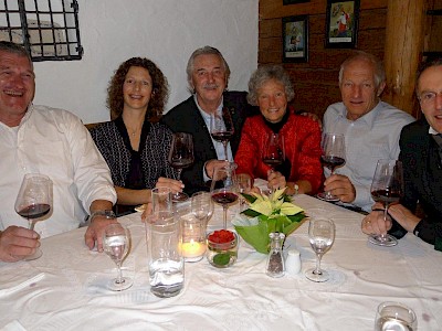 In geselliger Runde: Hannes Huter, Birgit Herbert, Peter Obernauer, Christl und Harald Herbert, Michael Huber