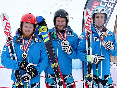 Das Siegerfoto bei den Herren (v.l.): Thomas Harasser (T/2.), Thomas Zangerl (T/1.), Johannes Rohrweck (OÖ/3.). (Foto: ÖSV / Karlheinz Wieser)