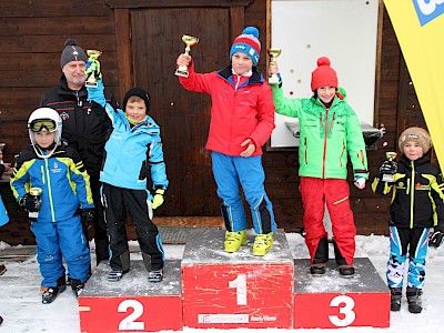 Fünf Alpin-Kinder am Podium