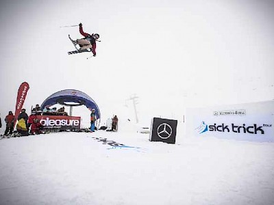 Freestyler und Snowboarder boten Action am Pass Thurn