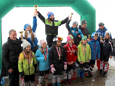 Vierter Platz für Simona Pöll beim TT-Miniadler Slalom am Patscherkofel in Innsbruck