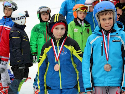 Simona Pöll und Rikard Knezevic siegen beim letzten Bezirkscupbewerb der Kinder