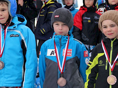 Simona Pöll und Rikard Knezevic siegen beim letzten Bezirkscupbewerb der Kinder