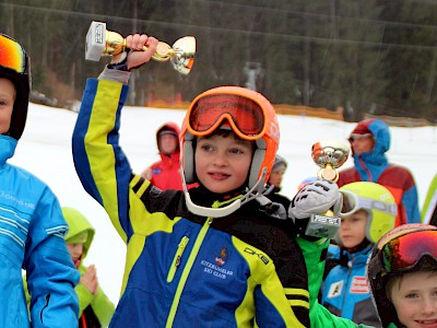 Simona Pöll und Rikard Knezevic siegen beim letzten Bezirkscupbewerb der Kinder