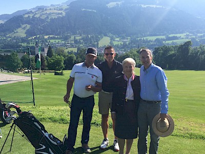 Golf im Zielgelände der Hahnenkamm-Rennen