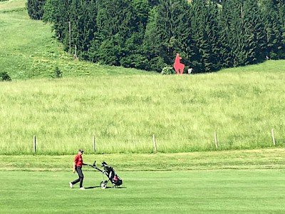 Golf im Zielgelände der Hahnenkamm-Rennen