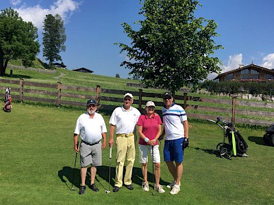 Golf im Zielgelände der Hahnenkamm-Rennen