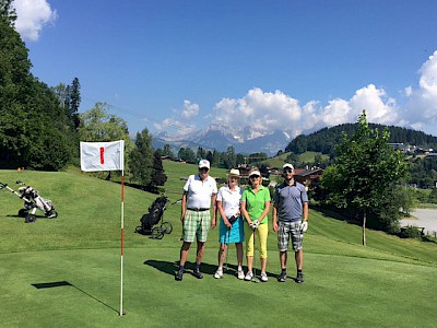 Golf im Zielgelände der Hahnenkamm-Rennen