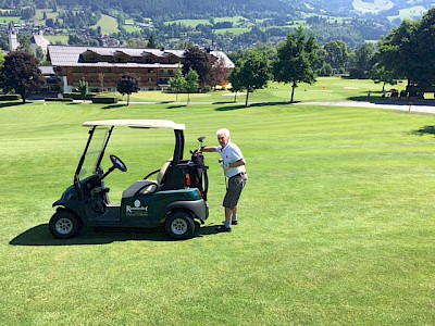 Golf im Zielgelände der Hahnenkamm-Rennen