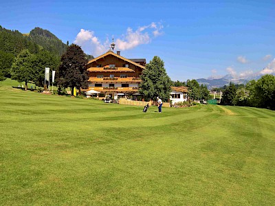 Golf im Zielgelände der Hahnenkamm-Rennen