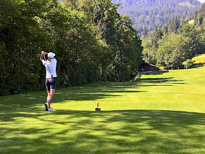 Golf im Zielgelände der Hahnenkamm-Rennen