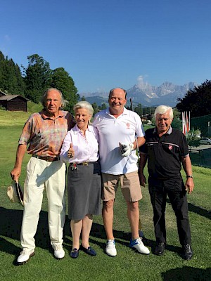 Golf im Zielgelände der Hahnenkamm-Rennen - 