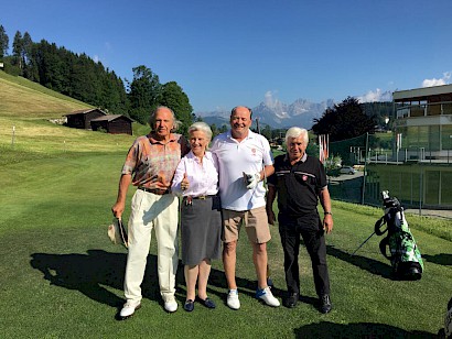 Golf im Zielgelände der Hahnenkamm-Rennen