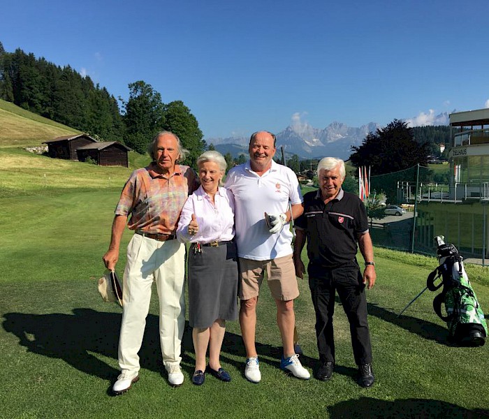 Golf im Zielgelände der Hahnenkamm-Rennen - 