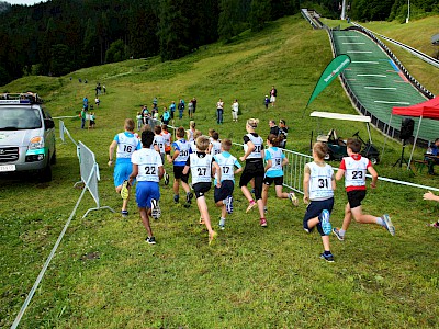 21 Podiumsplätze für KSC-Springer und Kombinierer beim 1. TSV-Cup der Saison 2017/18