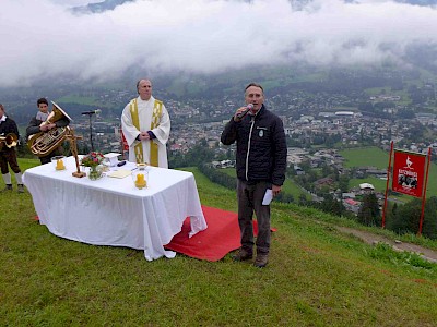 Stadtpfarrer Mag. Michael Struzynski und Michael Huber (KSC Präsident)