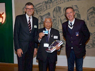 Bürgermeister Klaus Winkler, Bürgermeister Akio Ichikawa, KSC Präsident Michael Huber