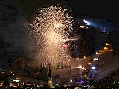 Feuerwerk am Fuße der Streif