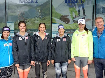 Von links: Anna Veith, Carina Dengscherz, Theresa Steinlechner, Michaela Kirchgasser, Mirjam Puchner und Martin Ebster (GF TVB St. Anton). (Fotos: ÖSV)