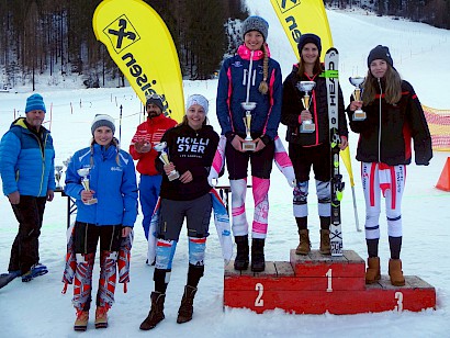 Podestplätze für Nina Wiesmüller und Christoph Pöll beim Bezirkscup Slalom in Waidring