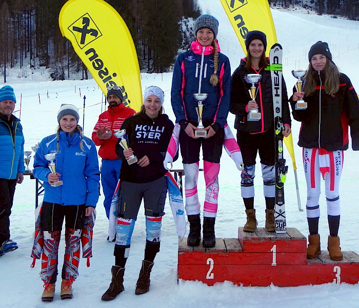 Podestplätze für Nina Wiesmüller und Christoph Pöll beim Bezirkscup Slalom in Waidring - 