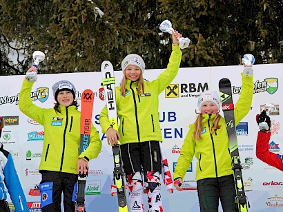 Simona Pöll siegt beim Kinderskitag in Mayrhofen