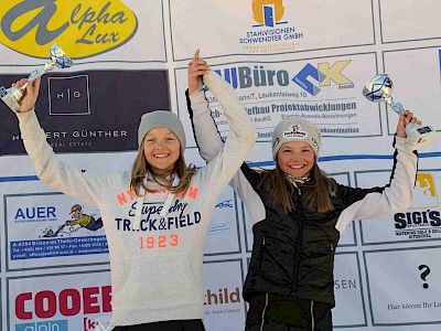 Simona Pöll und Emma Hofer noch einmal am Podium