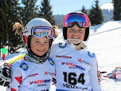 Simona Pöll und Emma Hofer noch einmal am Podium