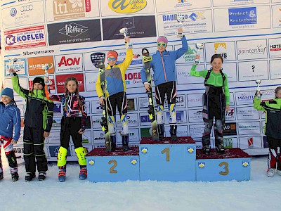 Simona Pöll und Emma Hofer noch einmal am Podium