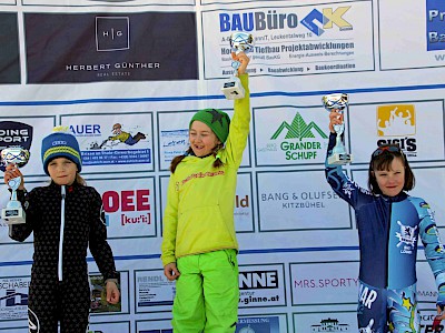 Simona Pöll und Emma Hofer noch einmal am Podium