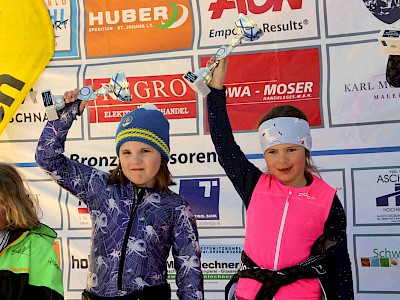 Simona Pöll und Emma Hofer noch einmal am Podium