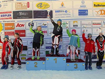 Simona Pöll und Emma Hofer noch einmal am Podium