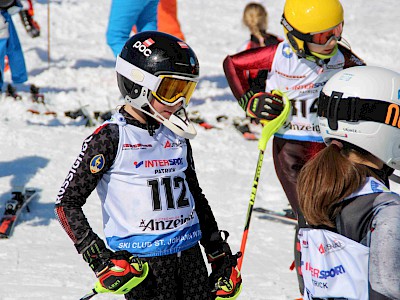 Simona Pöll und Emma Hofer noch einmal am Podium