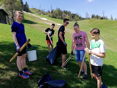 Große Müllsammel Aktion - KSC-Nachwuchs, Trainer und Eltern im Einsatz!