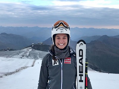 Erster Schneekurs für Carina Dengscherz