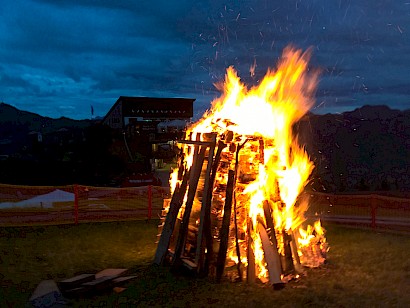 KSC Mitglieder - Sonnwendfeuer am Hahnenkamm