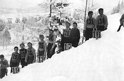 1907 sagte Reisch: "Kommt! Die Schanze ist fertig - Schnee und Wetter sind gut - und die Buben warten!"