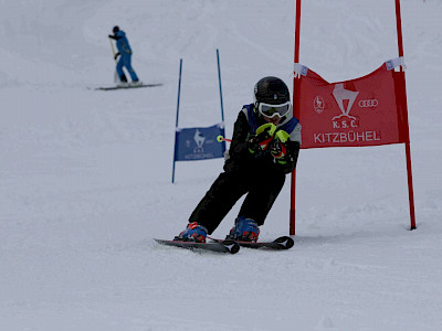 Ein Tag voller Überraschungen - Kitzbüheler Schulskitag - es darf gratuliert werden!