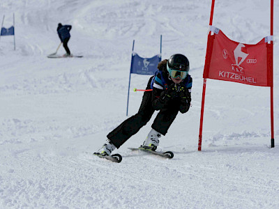 Ein Tag voller Überraschungen - Kitzbüheler Schulskitag - es darf gratuliert werden!