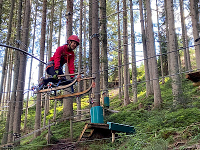 Riesigen Spass im Hochseilklettergarten Ramsaurier