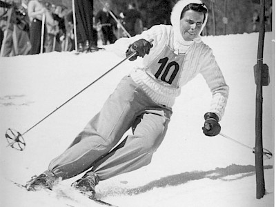 1946 nahm sie am Hahnenkamm-Rennen teil, das auch „Friedensrennen“ genannt wurde und gewann Abfahrt, Slalom und Kombination