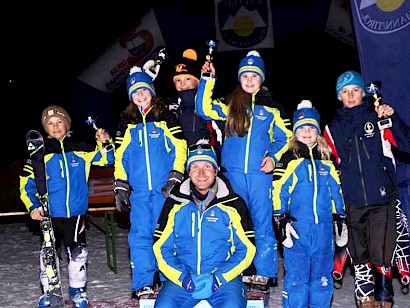 Simona Pöll gewinnt den Nachtslalom