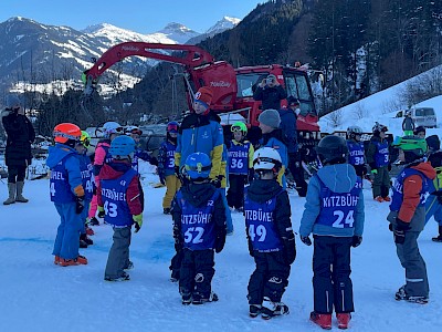 Zahlreiche Kinder wollten in Kitzbühel fliegen lernen