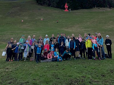 FRÜHJAHRSPUTZ - KSC KIDS HELFEN DEM HKR TEAM